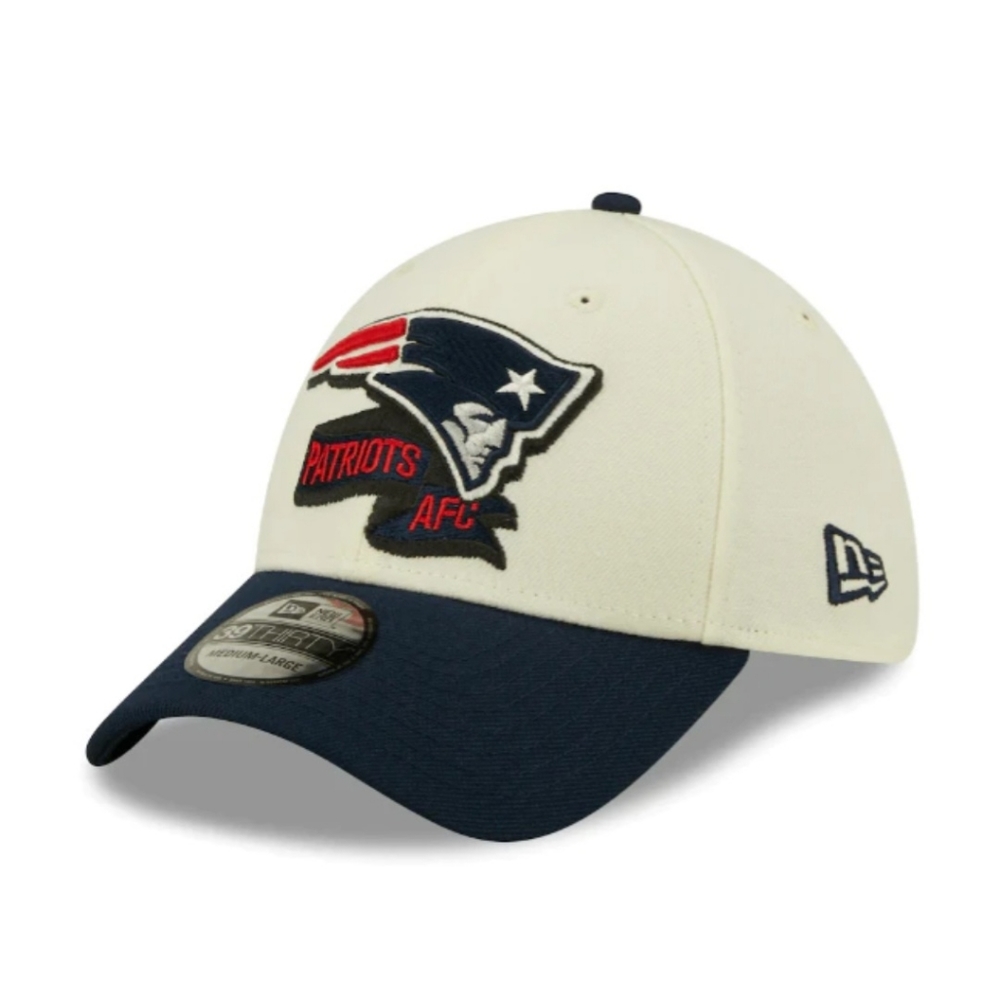 New England Patriots 39THIRTY 2022 Men's Sideline Flex Hat Cream/Navy M/L